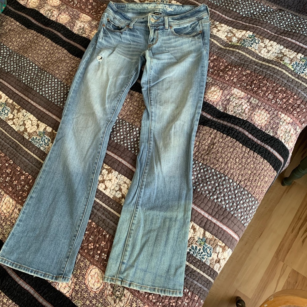 Distressed American Eagle Outfitters 🦅 Jeans